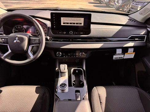 New 2026 Mitsubishi Outlander ES FWD image 24