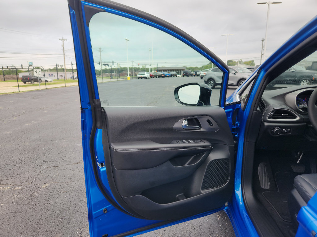New 2027 Chrysler Pacifica Select FWD image 19
