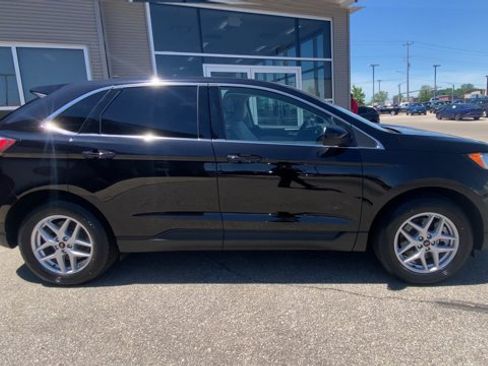 Certified 2024 Ford Edge SEL w/ Convenience Package AWD/4WD image 3
