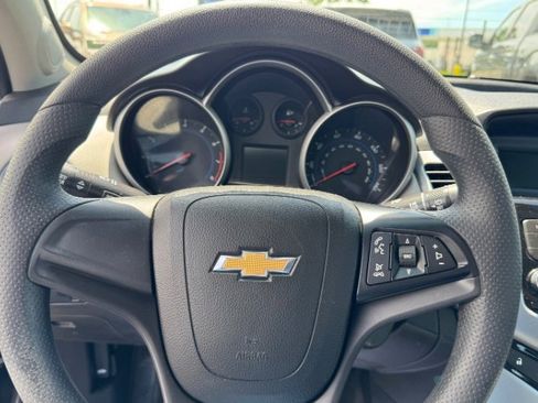 Used 2013 Chevrolet Cruze LS FWD image 15