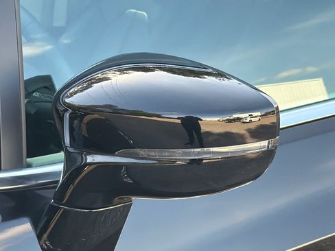 Used 2024 Chrysler Pacifica Touring-L FWD image 13