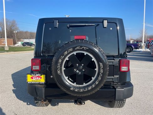 Used 2012 Jeep Wrangler Unlimited Sahara image 6