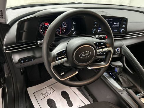 Used 2023 Hyundai Elantra SEL image 4