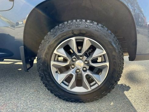 Used 2022 Chevrolet Silverado 1500 LT AWD/4WD image 23