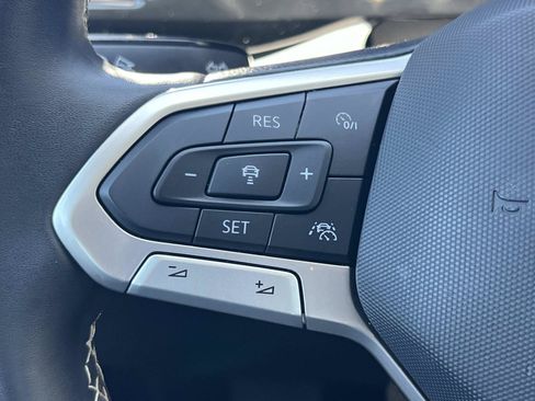 Certified 2024 Volkswagen Taos S FWD image 9