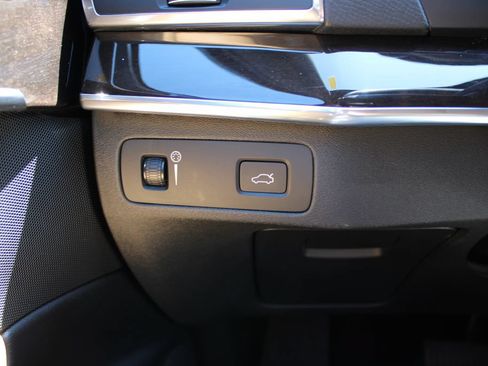 Used 2019 Volvo XC90 T6 Momentum w/ Advanced Package AWD/4WD image 13
