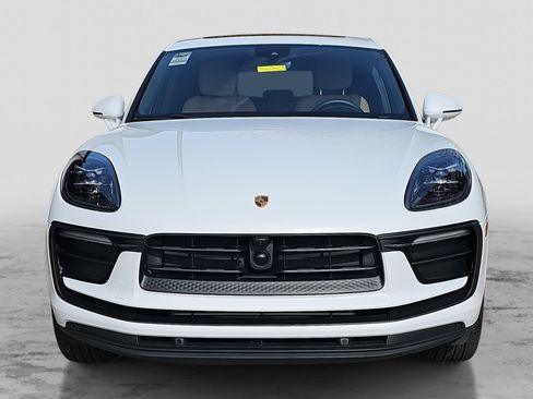 Used 2024 Porsche Macan image 2