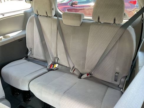 Used 2017 Toyota Sienna LE AWD/4WD image 31
