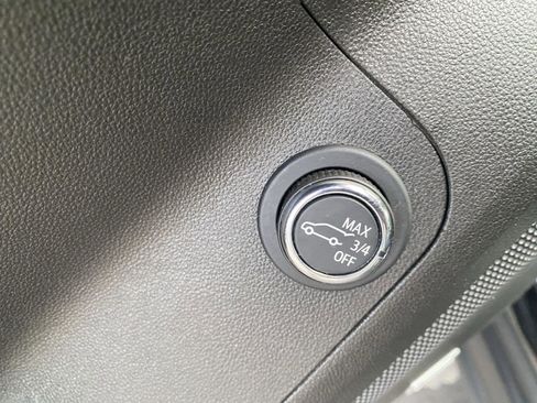 Used 2023 GMC Acadia SLT w/ Elevation Edition image 20