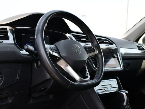 Used 2022 Volkswagen Tiguan SE FWD image 12