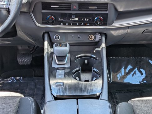 Used 2023 Nissan Rogue SV FWD image 20