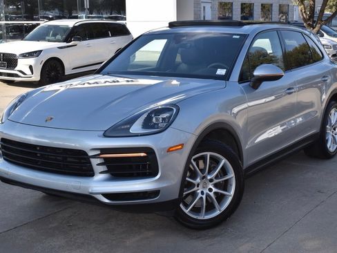 Used 2023 Porsche Cayenne Platinum Edition image 39