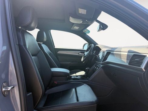 Used 2022 Volkswagen Atlas Cross Sport SE w/ Panoramic Sunroof Package FWD image 12
