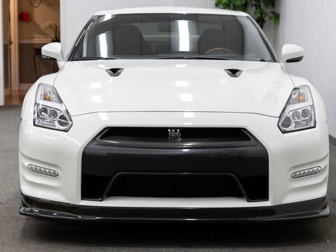 Used 2016 Nissan GT-R Premium AWD/4WD image 12