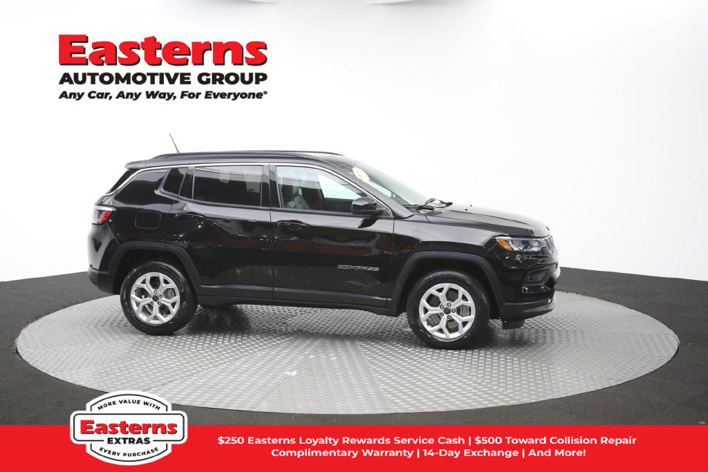 Used 2025 Jeep Compass Latitude w/ Sun & Sound Group AWD/4WD image 50