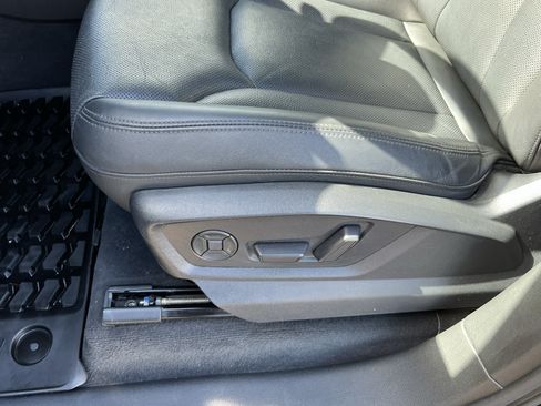 Used 2023 Audi Q7 3.0T Premium Plus w/ Premium Plus Package AWD/4WD image 19