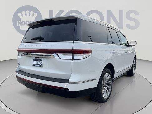 Used 2023 Lincoln Navigator Reserve AWD/4WD image 16