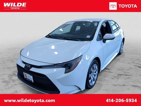 Certified 2025 Toyota Corolla LE FWD image 1