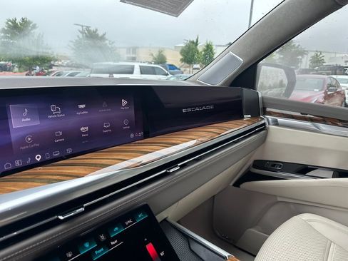 Used 2025 Cadillac Escalade Sport Platinum w/ LPO, ONYX Package AWD/4WD image 21