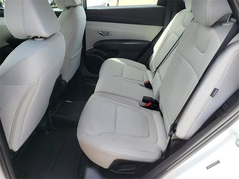 Certified 2025 Hyundai Tucson SE image 11