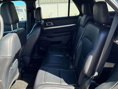 Used 2019 Ford Explorer XLT w/ Equipment Group 202A AWD/4WD image 15