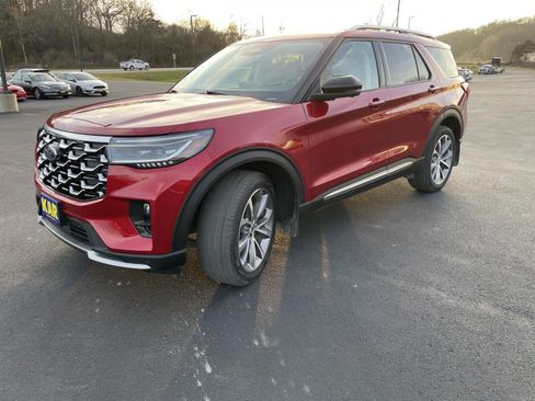 Certified 2025 Ford Explorer Platinum w/ Ultimate Package AWD/4WD image 5