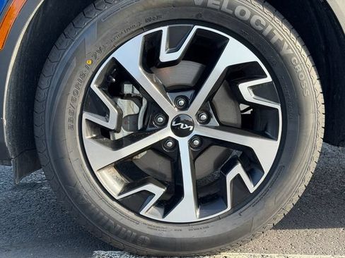 Used 2025 Kia Sportage EX AWD/4WD image 11