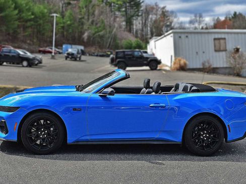 Used 2025 Ford Mustang GT Premium w/ GT Performance Package RWD image 6
