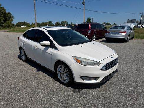 Used 2017 Ford Focus Titanium FWD image 1