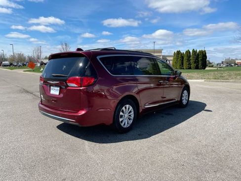 Used 2017 Chrysler Pacifica Touring-L image 5
