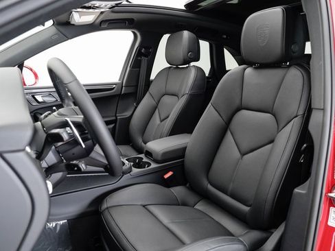 New 2025 Porsche Macan image 5