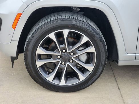 Used 2024 Jeep Grand Cherokee Overland AWD/4WD image 11