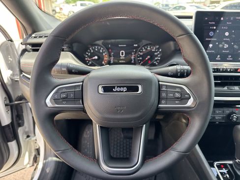 Used 2025 Jeep Compass Trailhawk AWD/4WD image 21