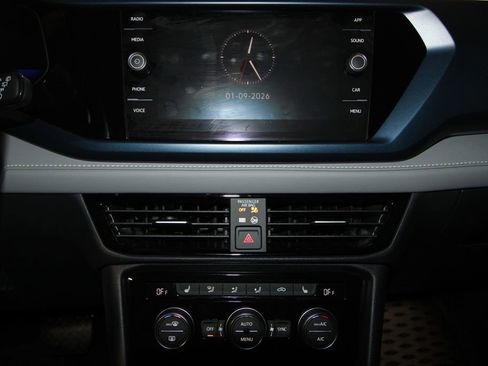 Used 2024 Volkswagen Taos SE image 14