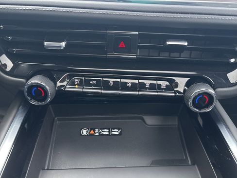 Used 2025 Chevrolet Suburban Z71 w/ Comfort Package image 32