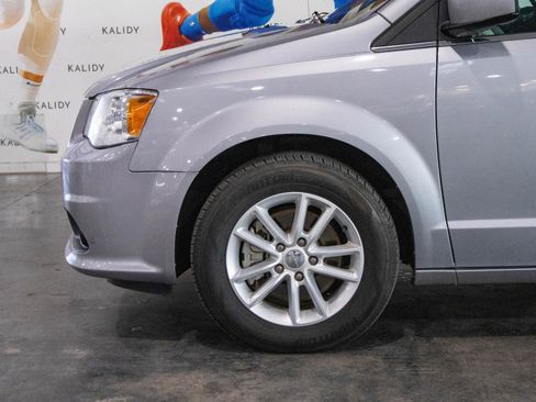 Used 2020 Dodge Grand Caravan SXT image 14