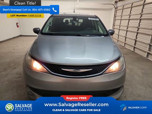 Used 2021 Chrysler Voyager LX FWD image 7