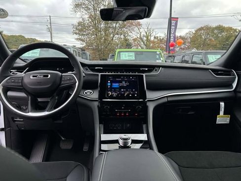 New 2025 Jeep Grand Cherokee L Altitude image 6