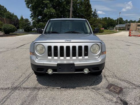 Used 2011 Jeep Patriot Latitude AWD/4WD image 2