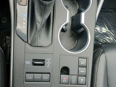 Used 2023 Toyota Highlander XLE image 31