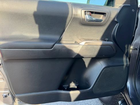 Used 2019 Toyota Tacoma TRD Off-Road AWD/4WD image 13