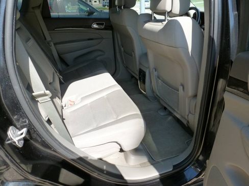 Used 2012 Jeep Grand Cherokee Laredo w/ Laredo E Group AWD/4WD image 12