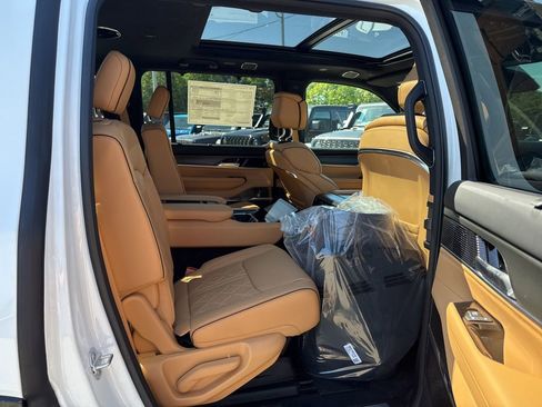 New 2026 Jeep Grand Wagoneer Summit AWD/4WD image 25