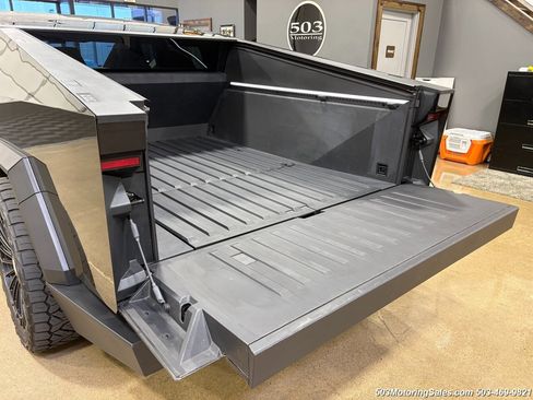 Used 2024 Tesla Cybertruck AWD Crew Cab image 17