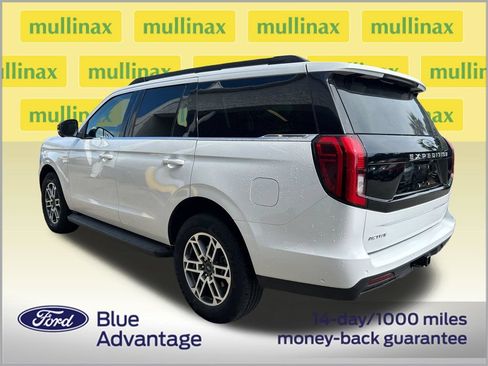 Used 2025 Ford Expedition Active RWD image 3