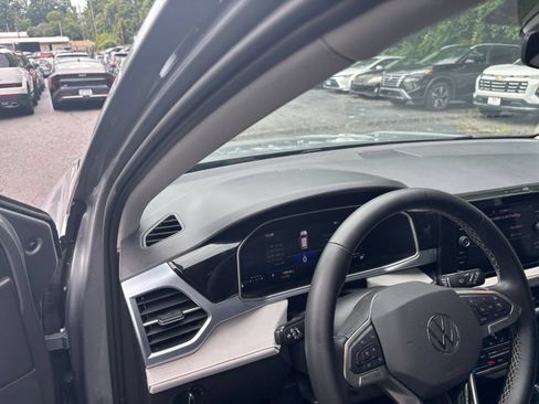 Used 2026 Volkswagen Taos SE FWD image 29