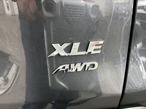 Used 2021 Toyota RAV4 XLE AWD/4WD image 10