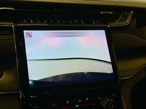 Used 2023 Jeep Grand Cherokee Overland w/ Luxury Tech Group IV image 22