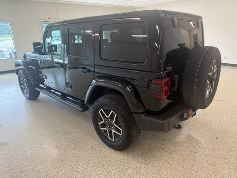 Used 2024 Jeep Wrangler Unlimited Sahara w/ Dual Top Group AWD/4WD image 11