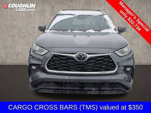 Used 2022 Toyota Highlander XLE image 2